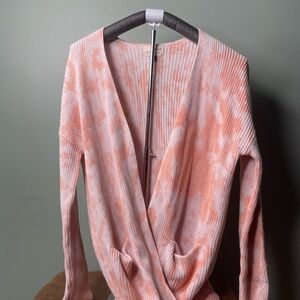 Universal Thread Women's Peach Tie-Dye V-Neck Sweater
